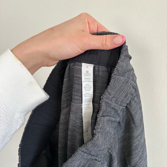 Lululemon On The Fly Drawstring Waist Pants in Heathered Black 4 - Picture 9 of 10